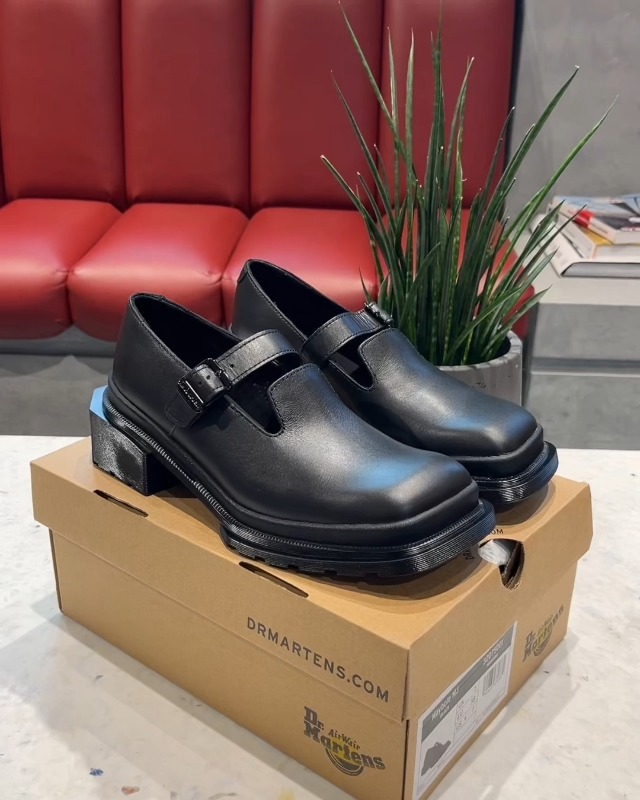 Amazon.com | Dr. Martens Women's Maybole Square Toe Mary Jane